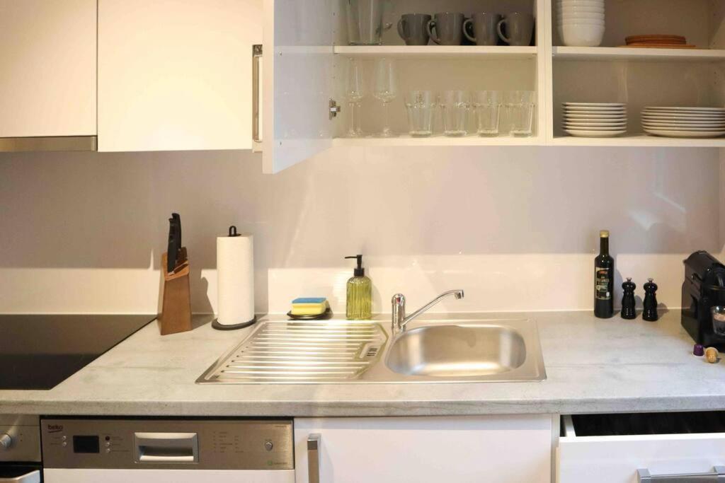 Charming, Modern & Spacious Appartement Wenen