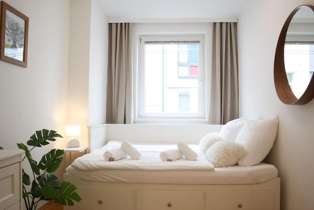 Charming, Modern & Spacious Apartamento